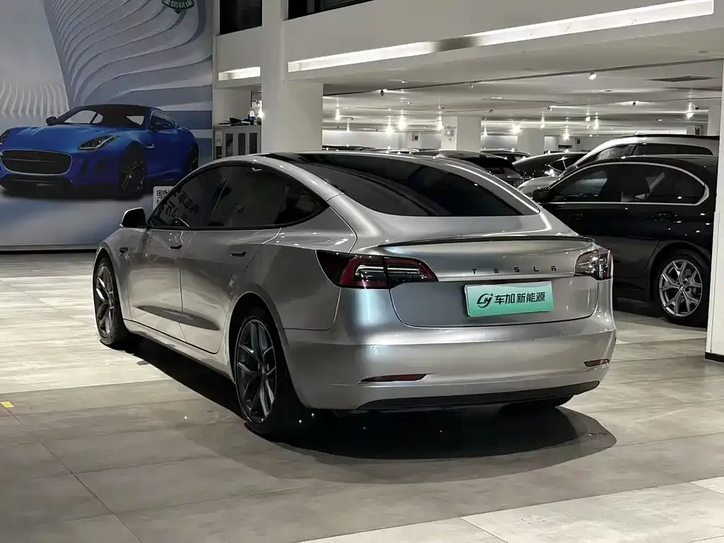 Tesla Model 3 — фото 3