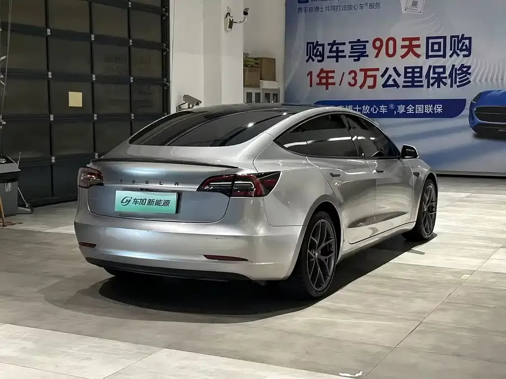 Tesla Model 3 — фото 5
