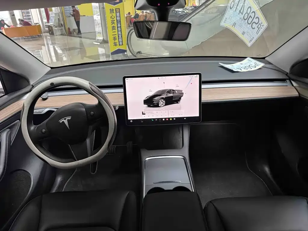 Tesla Model Y — фото 8