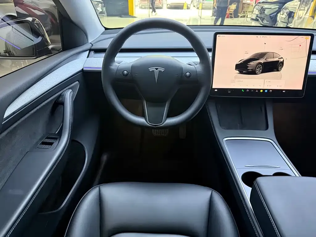 Tesla Model Y — фото 6