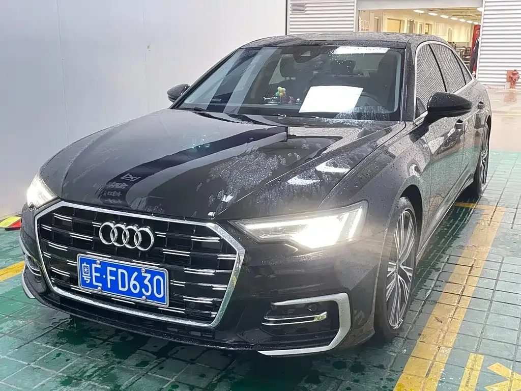 Audi A6L — фото 1