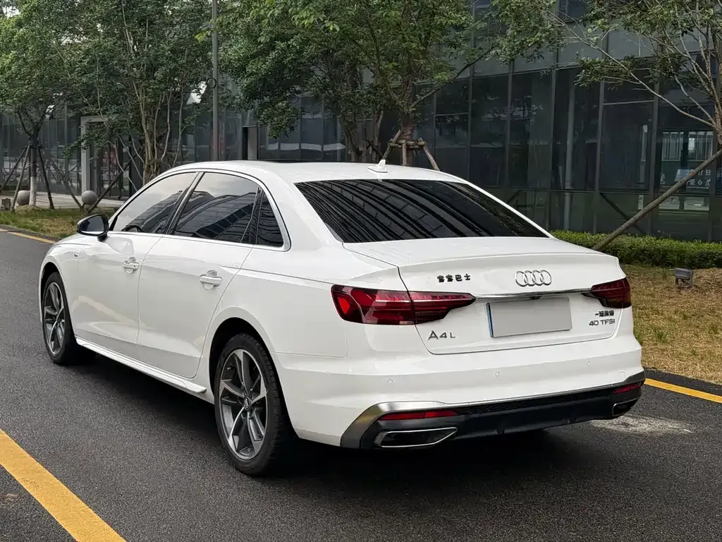 Audi A4L — фото 9
