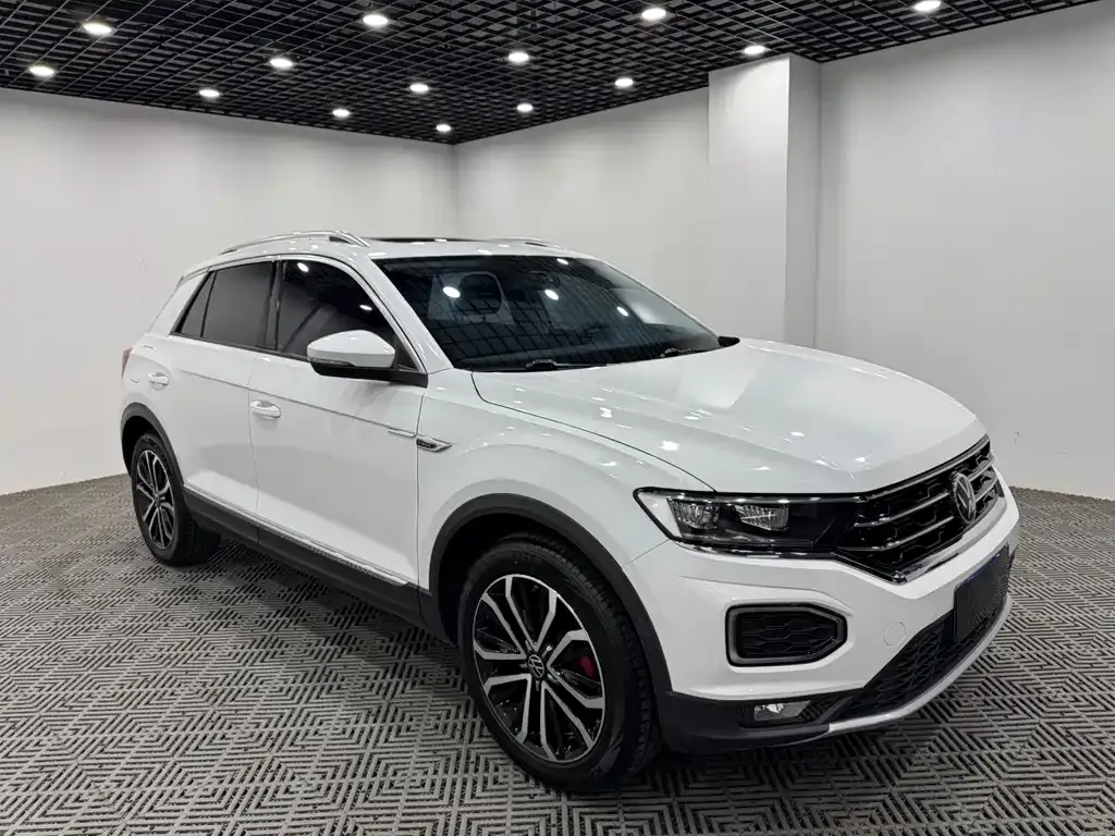Volkswagen T-Roc — фото 1