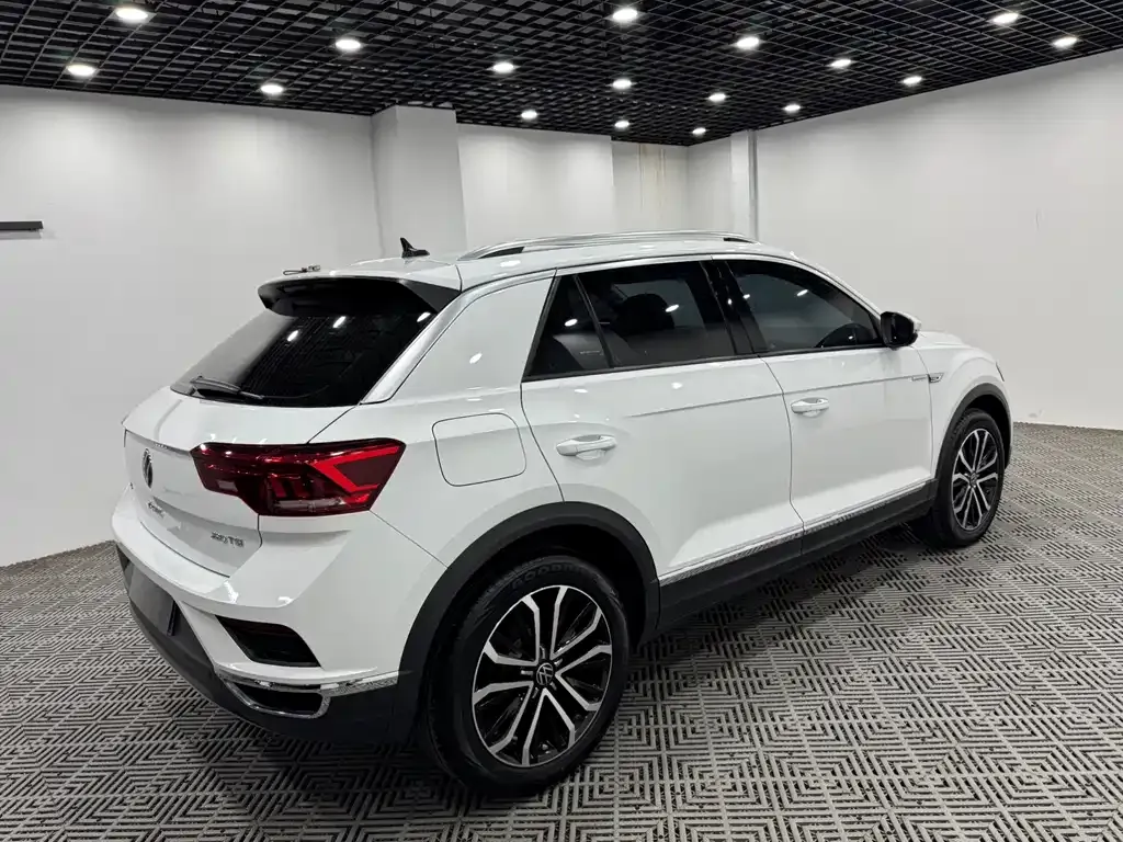 Volkswagen T-Roc — фото 6