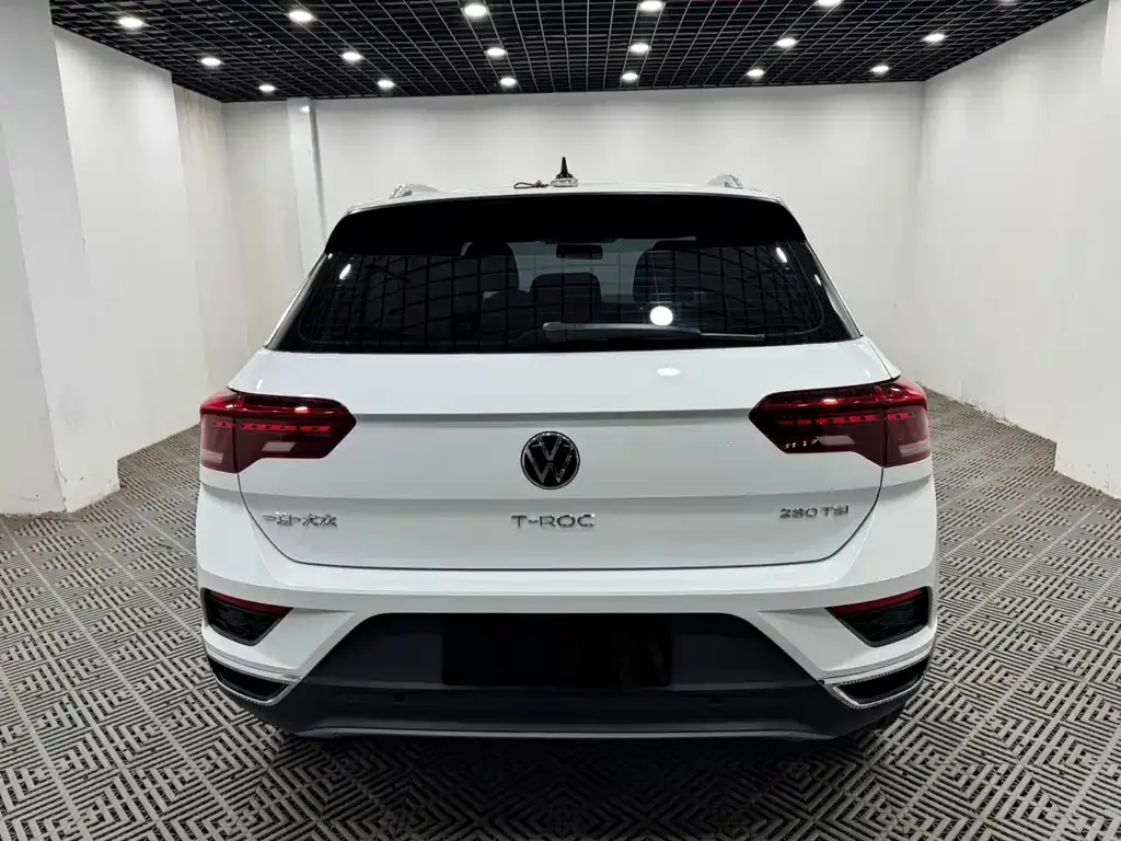 Volkswagen T-Roc — фото 7