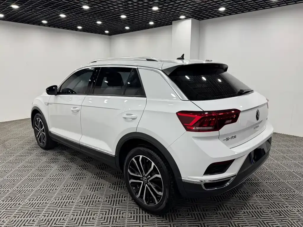 Volkswagen T-Roc — фото 4