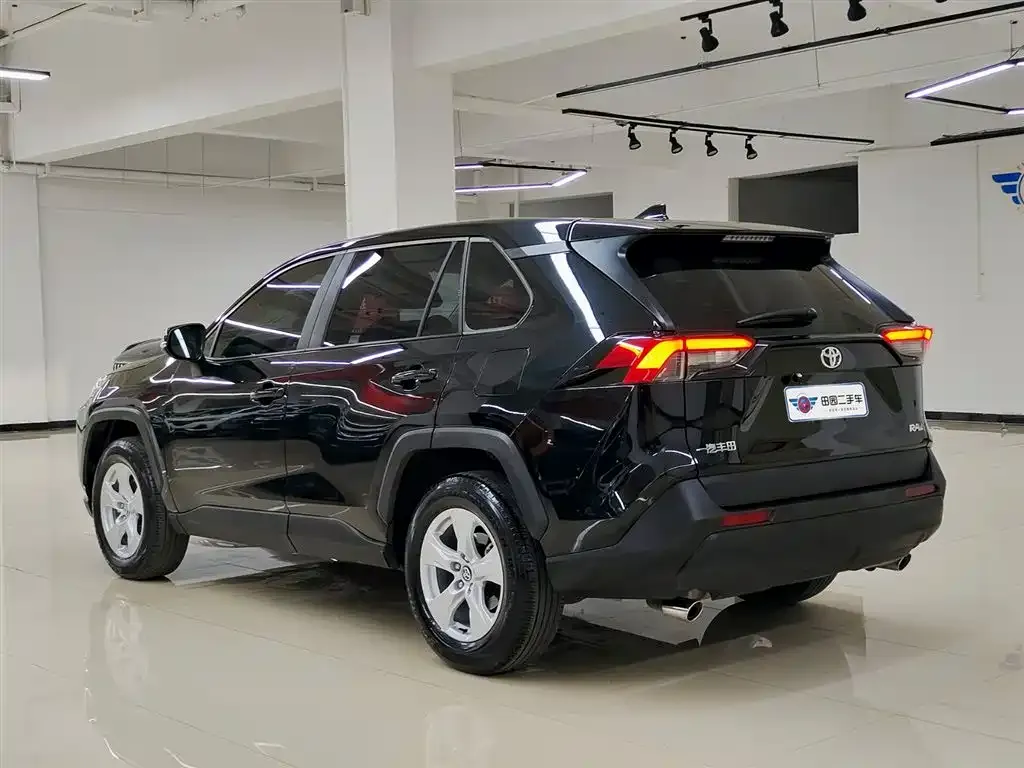 Toyota RAV4 2024 из CN, фото 8