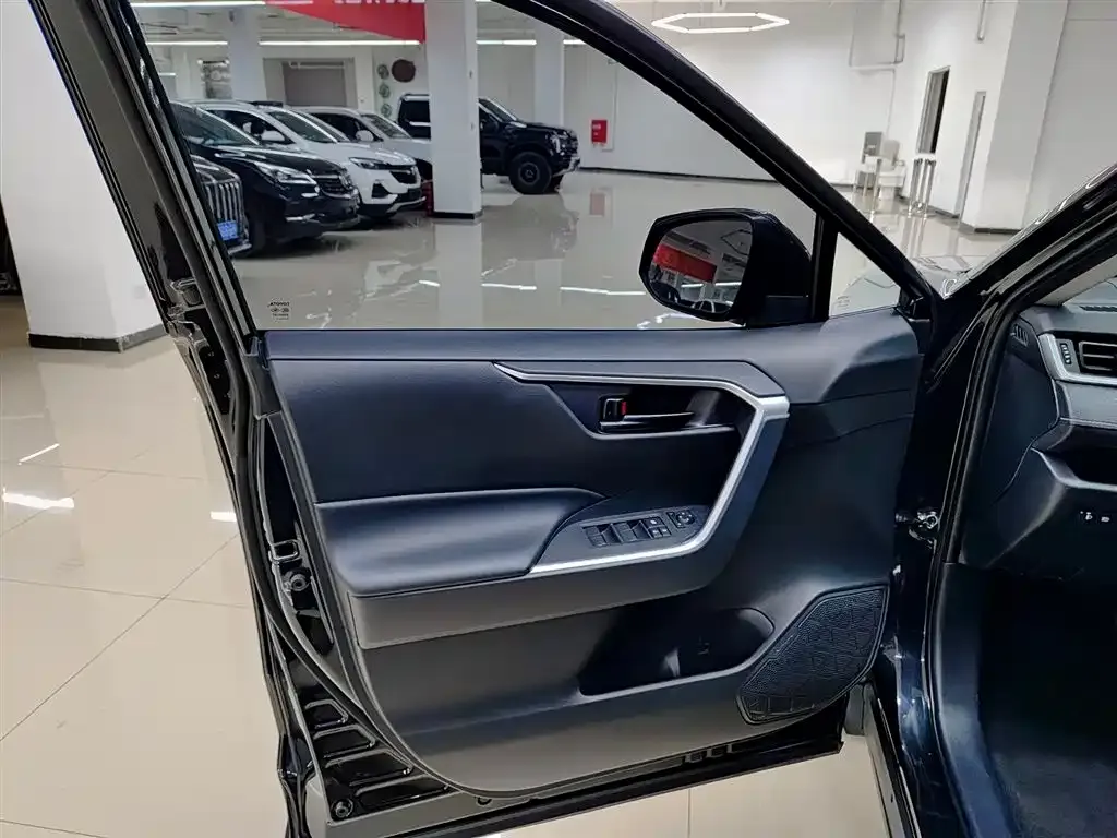 Toyota RAV4 2024 из CN, фото 3