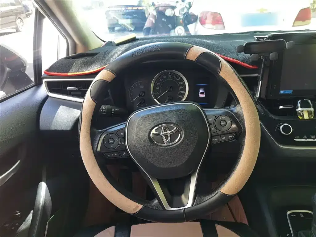 Toyota Corolla — фото 3