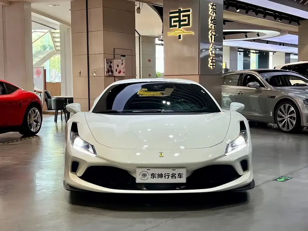 Ferrari F8 — фото 8