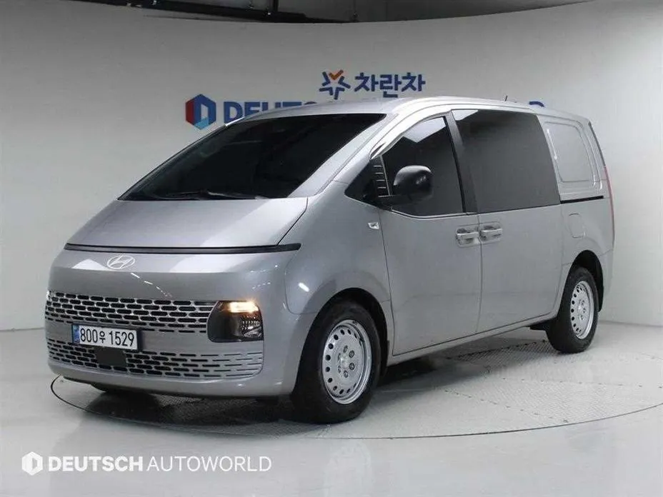 Hyundai Staria — фото 1