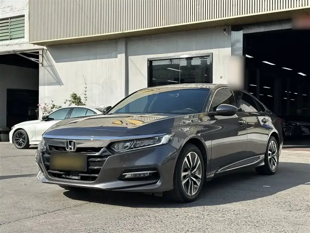 Honda Accord — фото 1