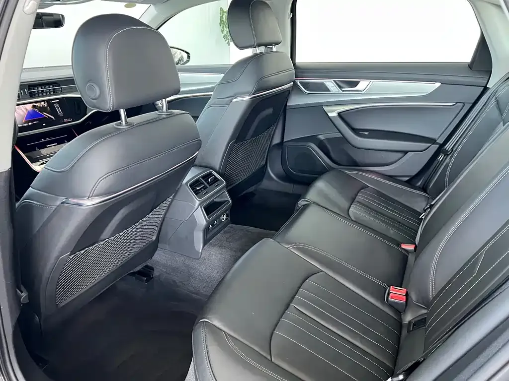 Audi A6L — фото 10