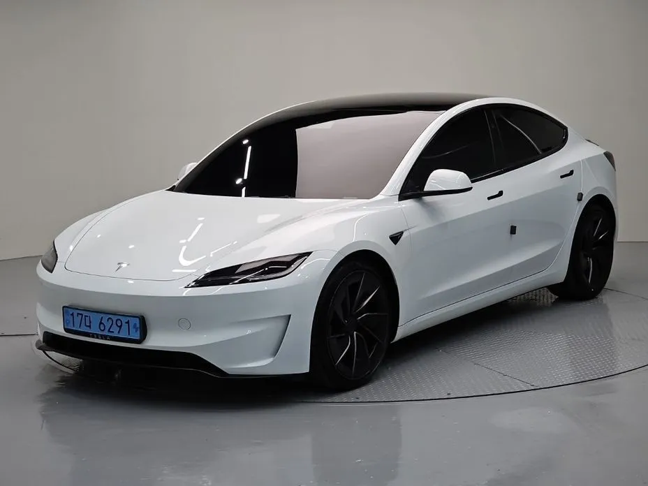 Tesla Model 3 — фото 1