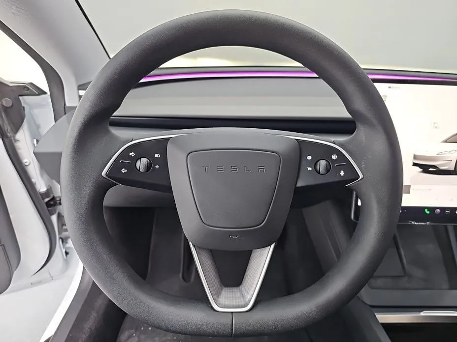 Tesla Model 3 — фото 9