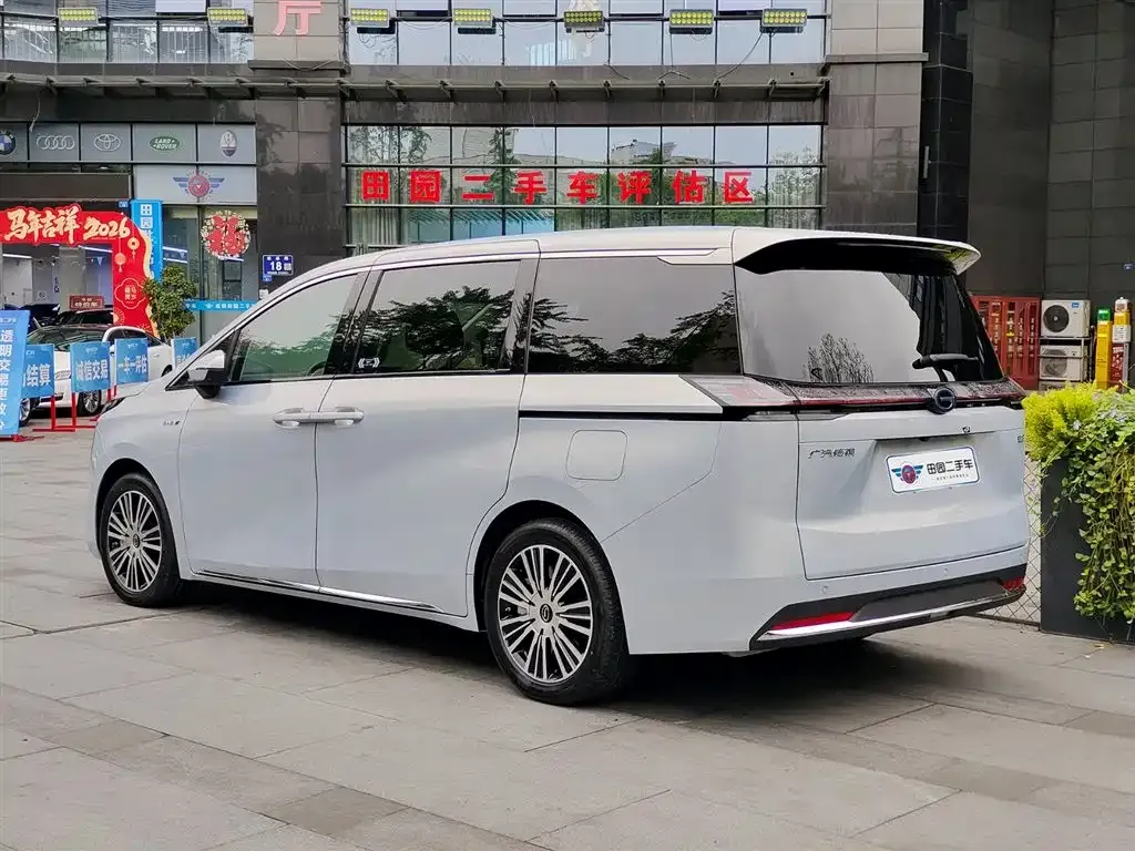 GAC Motor E8 Hybrid — фото 3