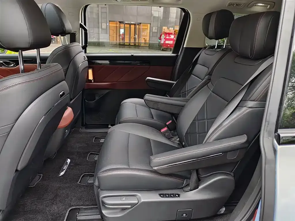 GAC Motor E8 Hybrid — фото 8