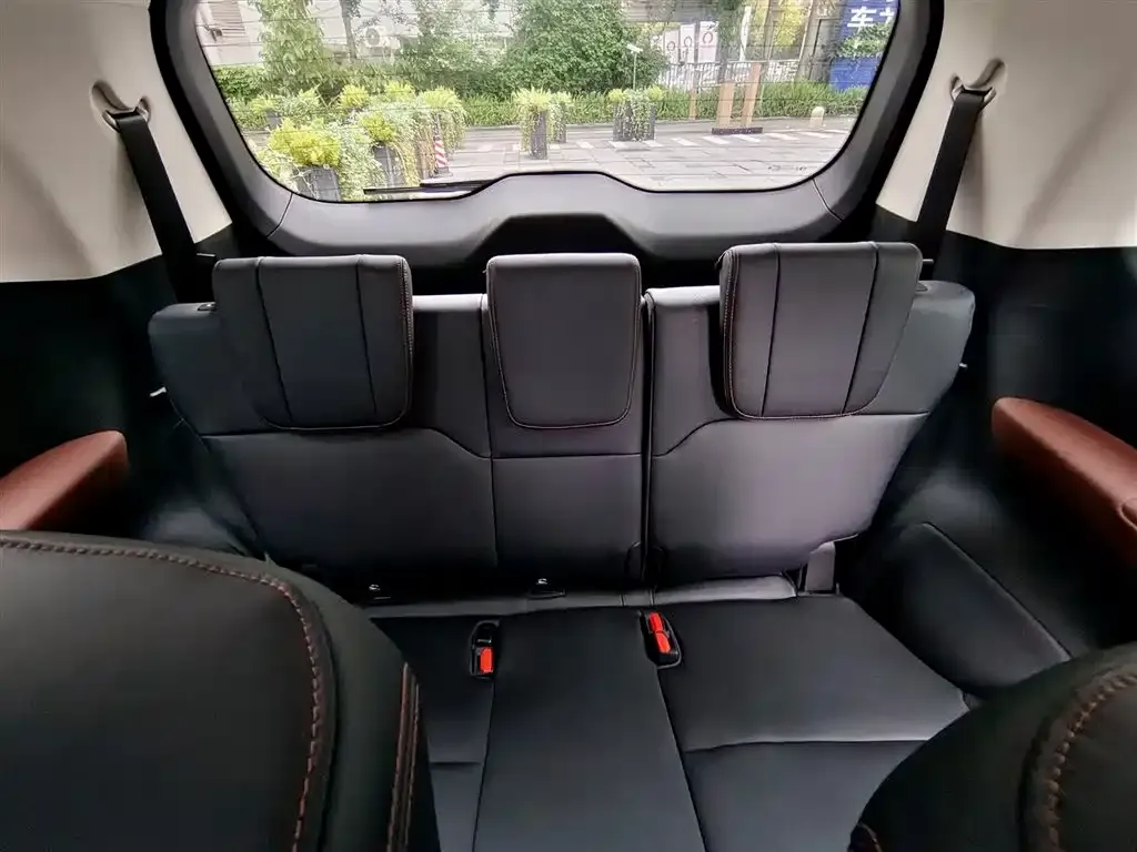 GAC Motor E8 Hybrid — фото 4