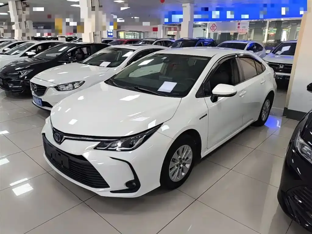Toyota Corolla — фото 7
