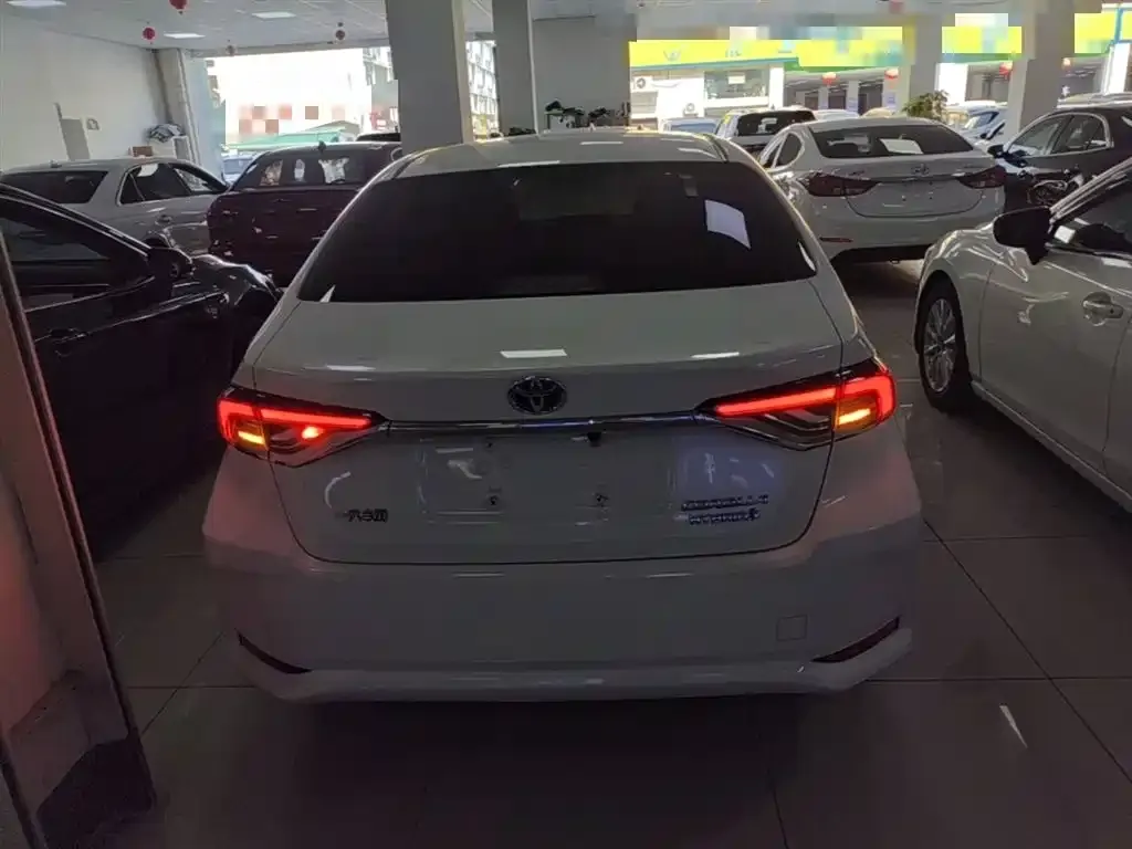 Toyota Corolla — фото 10
