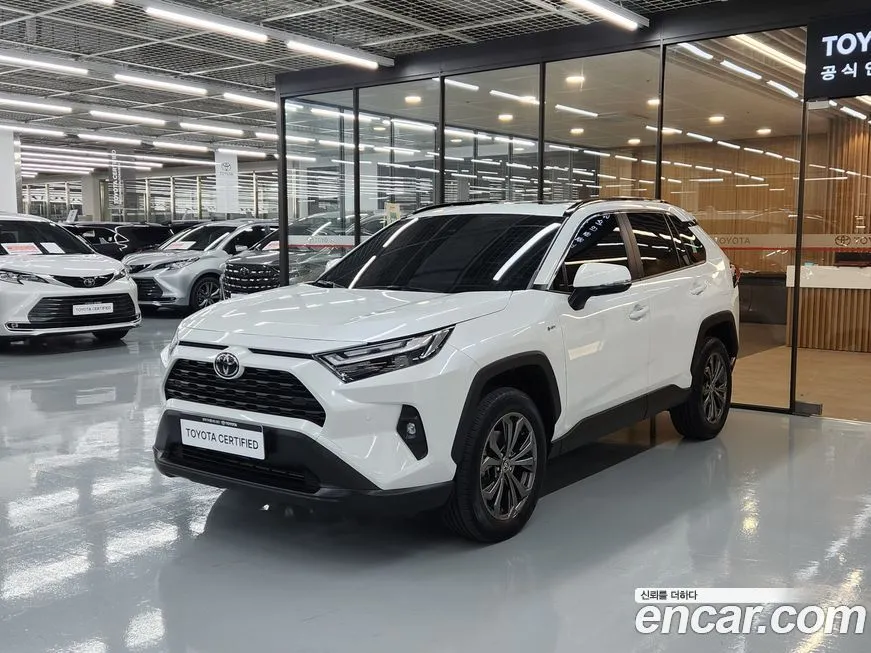 Toyota RAV4 — фото 1