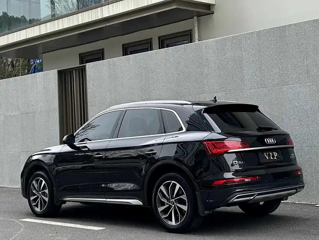 Audi Q5L — фото 9