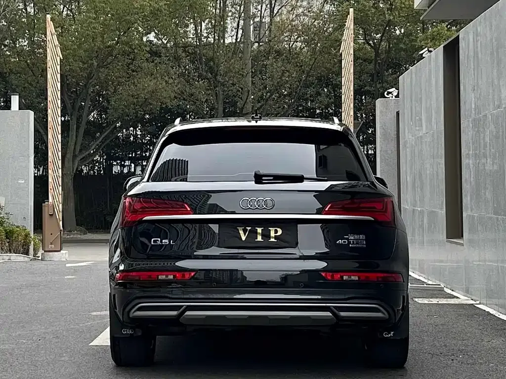 Audi Q5L — фото 8