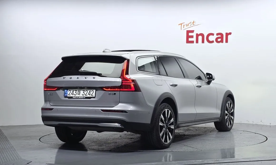 Volvo V60 2023 из KR, фото 4