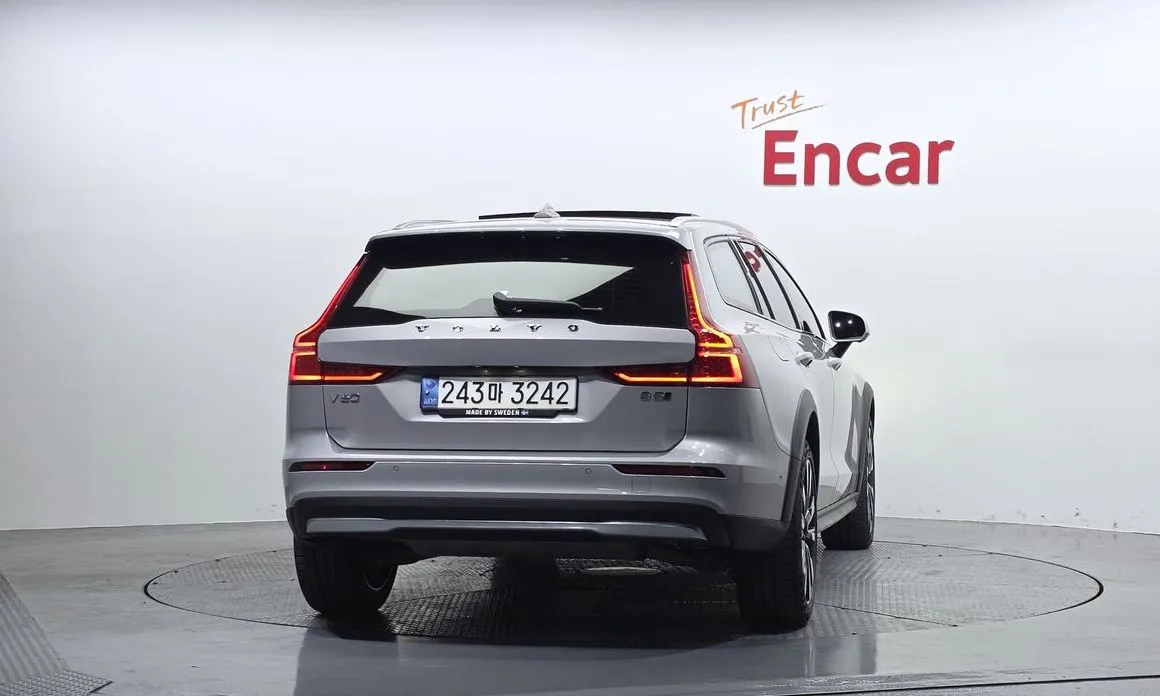 Volvo V60 2023 из KR, фото 7