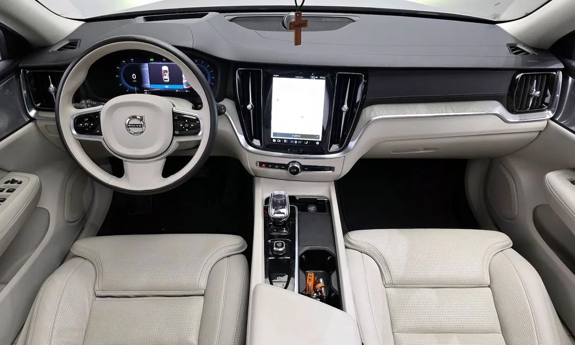 Volvo V60 2023 из KR, фото 5