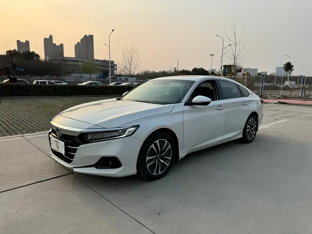 Honda Accord — фото 1