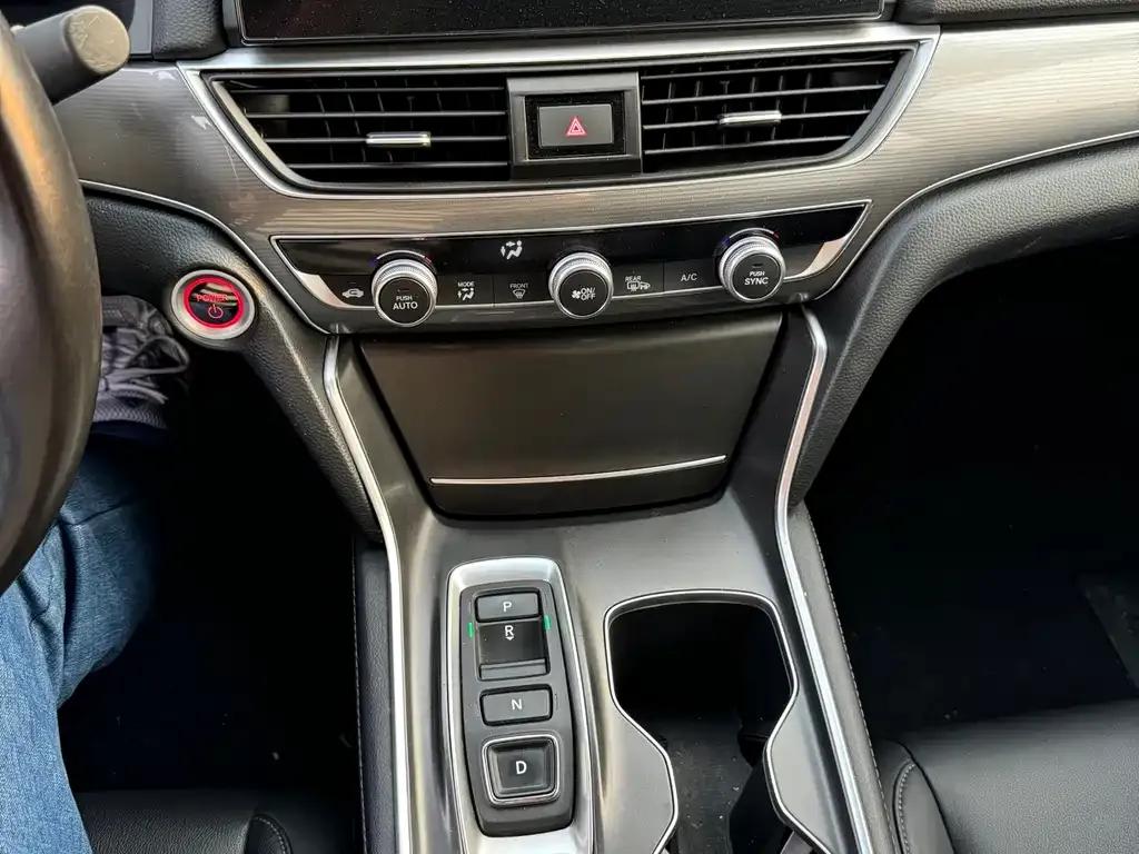 Honda Accord — фото 9