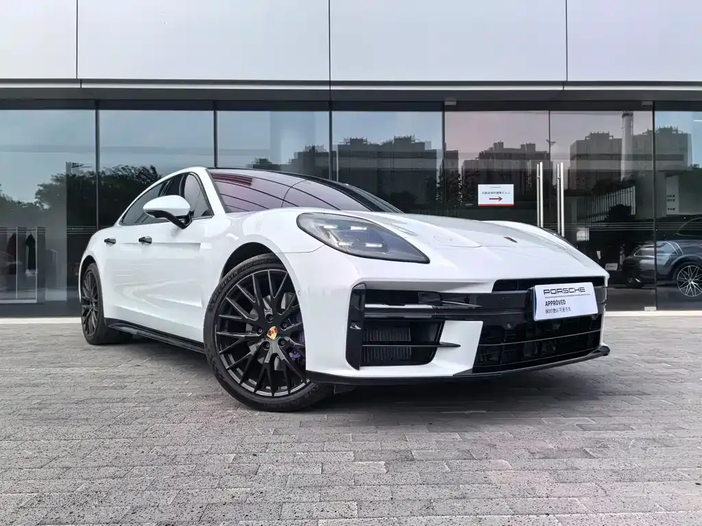 Porsche Panamera — фото 1
