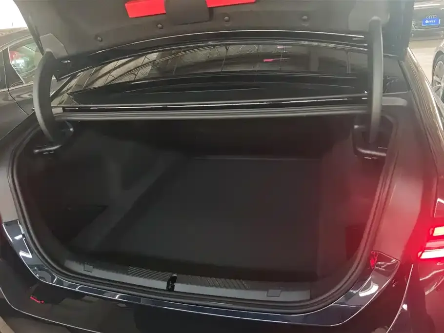 BMW 5 Series 2025 из CN, фото 10