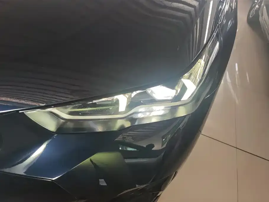BMW 5 Series 2025 из CN, фото 7