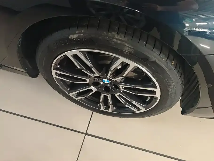BMW 5 Series 2025 из CN, фото 3