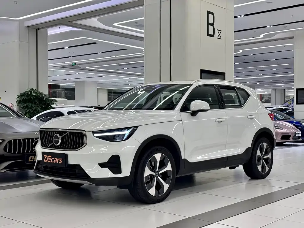 Volvo XC40 — фото 1