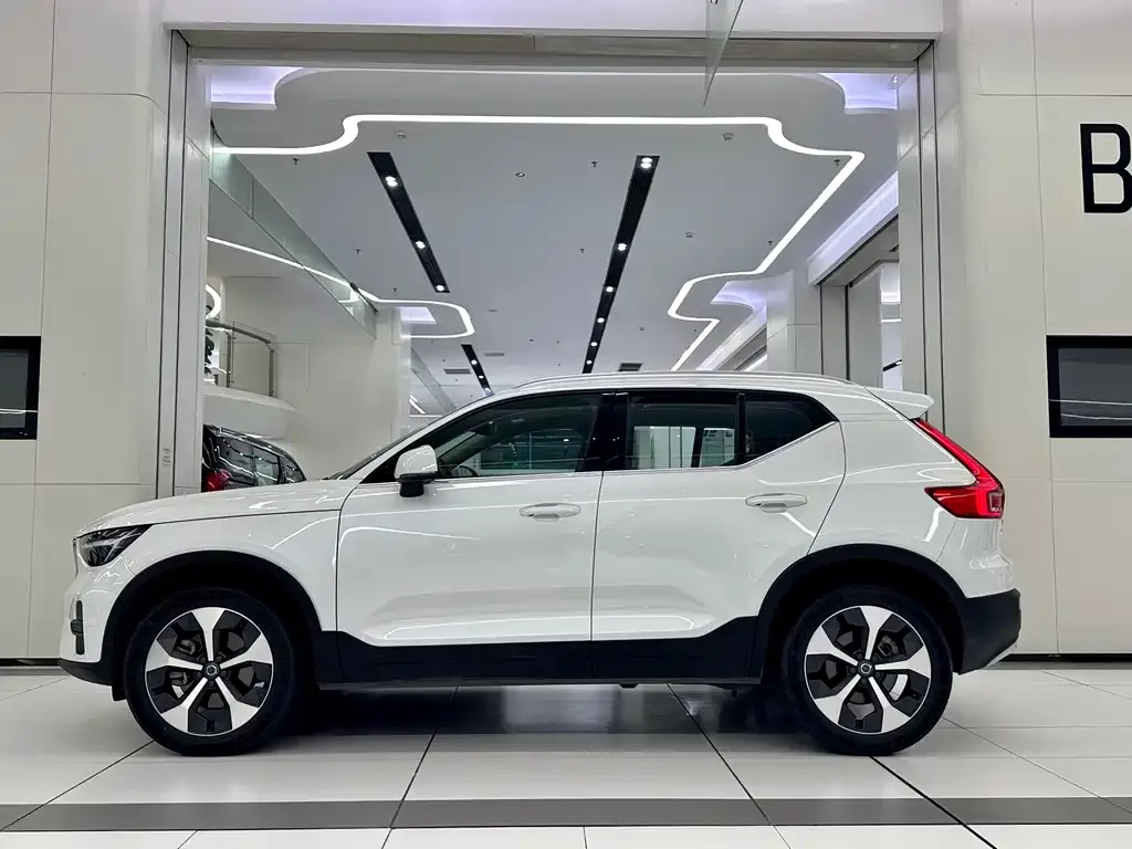 Volvo XC40 — фото 6