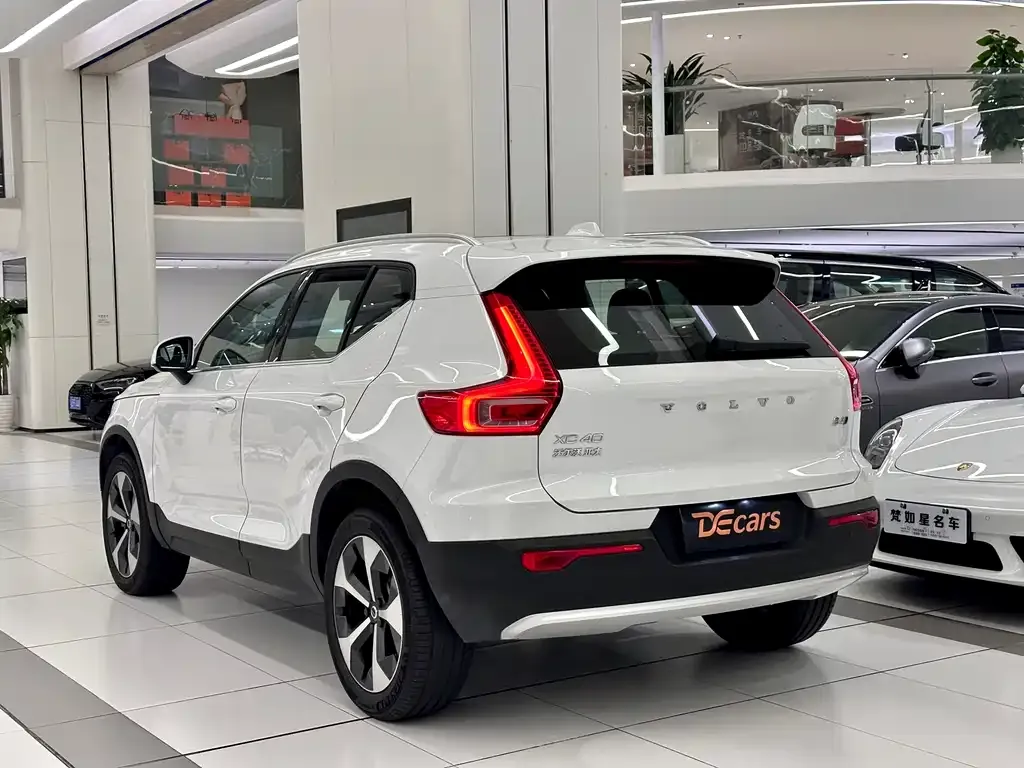Volvo XC40 — фото 2