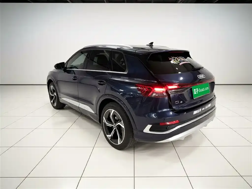 Audi Q4 e-tron — фото 2