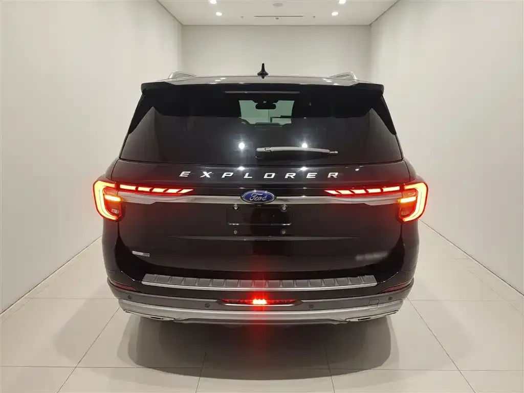 Ford Explorer 2023 из CN, фото 4