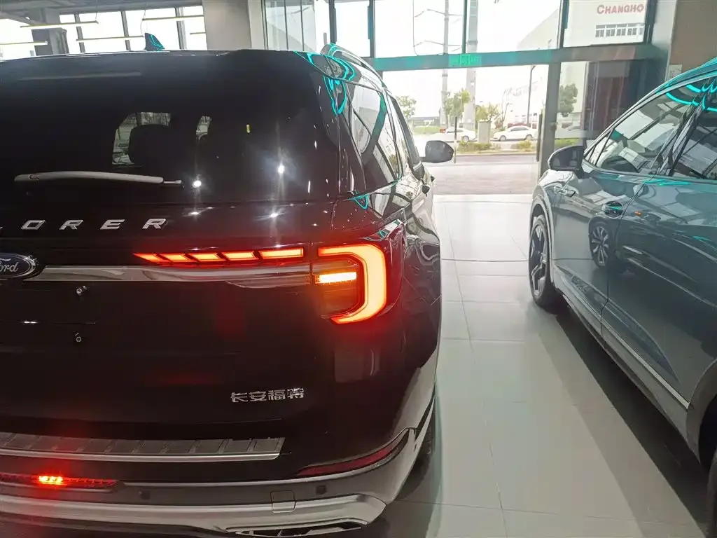 Ford Explorer 2023 из CN, фото 8