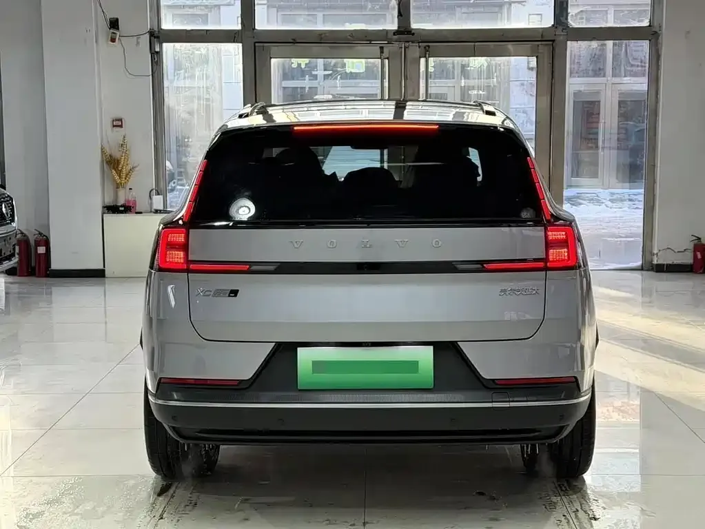 Volvo XC70 Plug-in Hybrid — фото 8