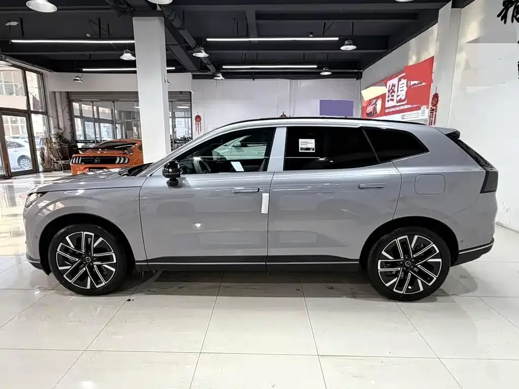 Volvo XC70 Plug-in Hybrid — фото 2