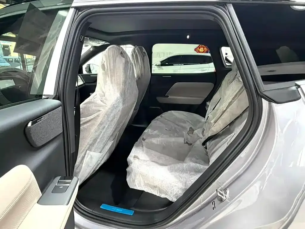 Volvo XC70 Plug-in Hybrid — фото 10