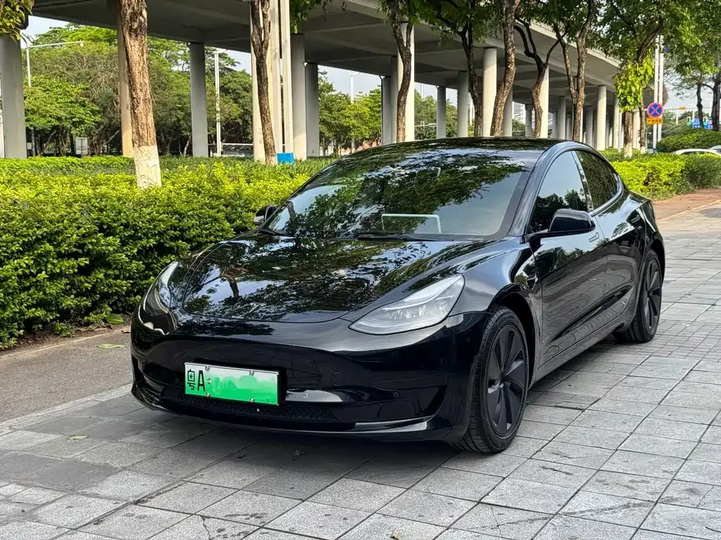 Tesla Model 3 — фото 1