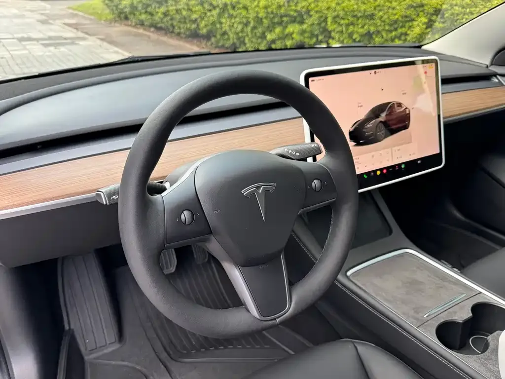 Tesla Model 3 — фото 8