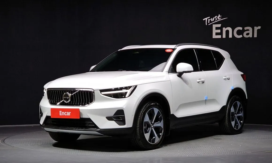 Volvo XC40 — фото 1