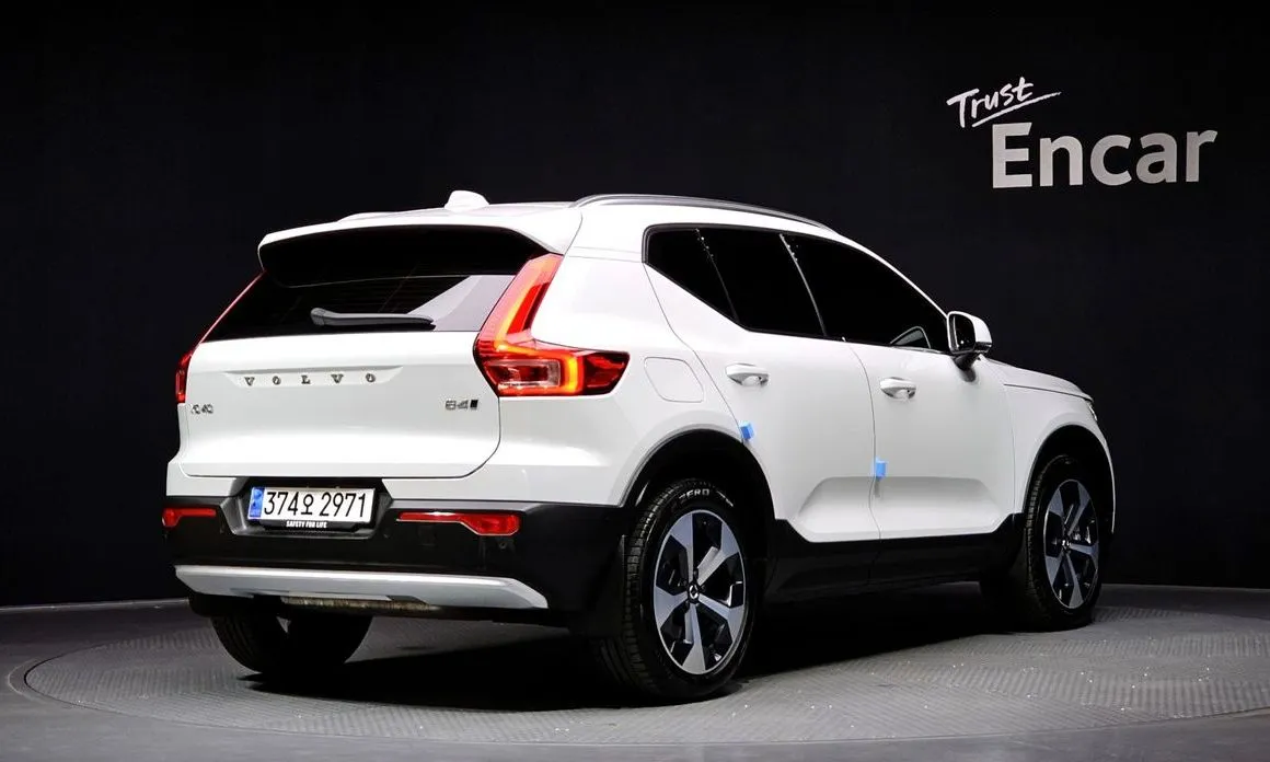 Volvo XC40 — фото 6