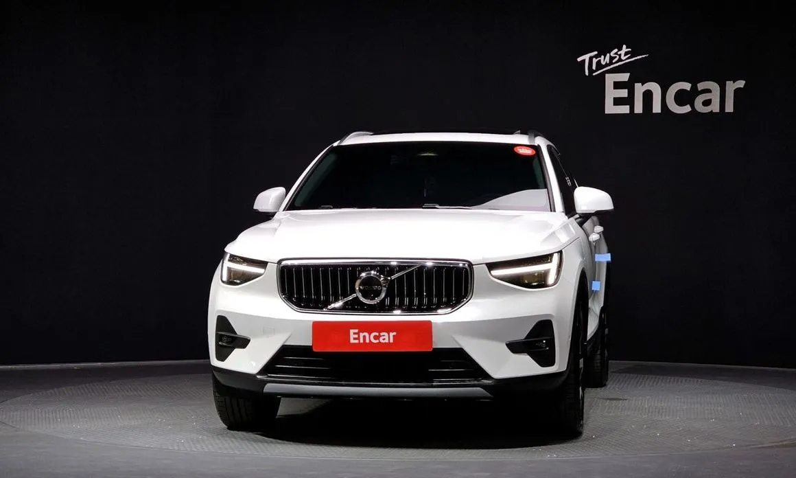 Volvo XC40 — фото 9
